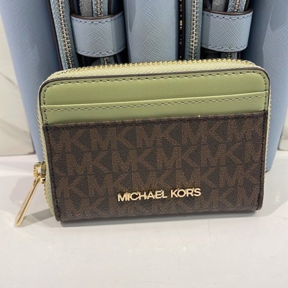 Michael Kors Jet Set Travel Medium Zip Around Card Case - Picture 7 of 16